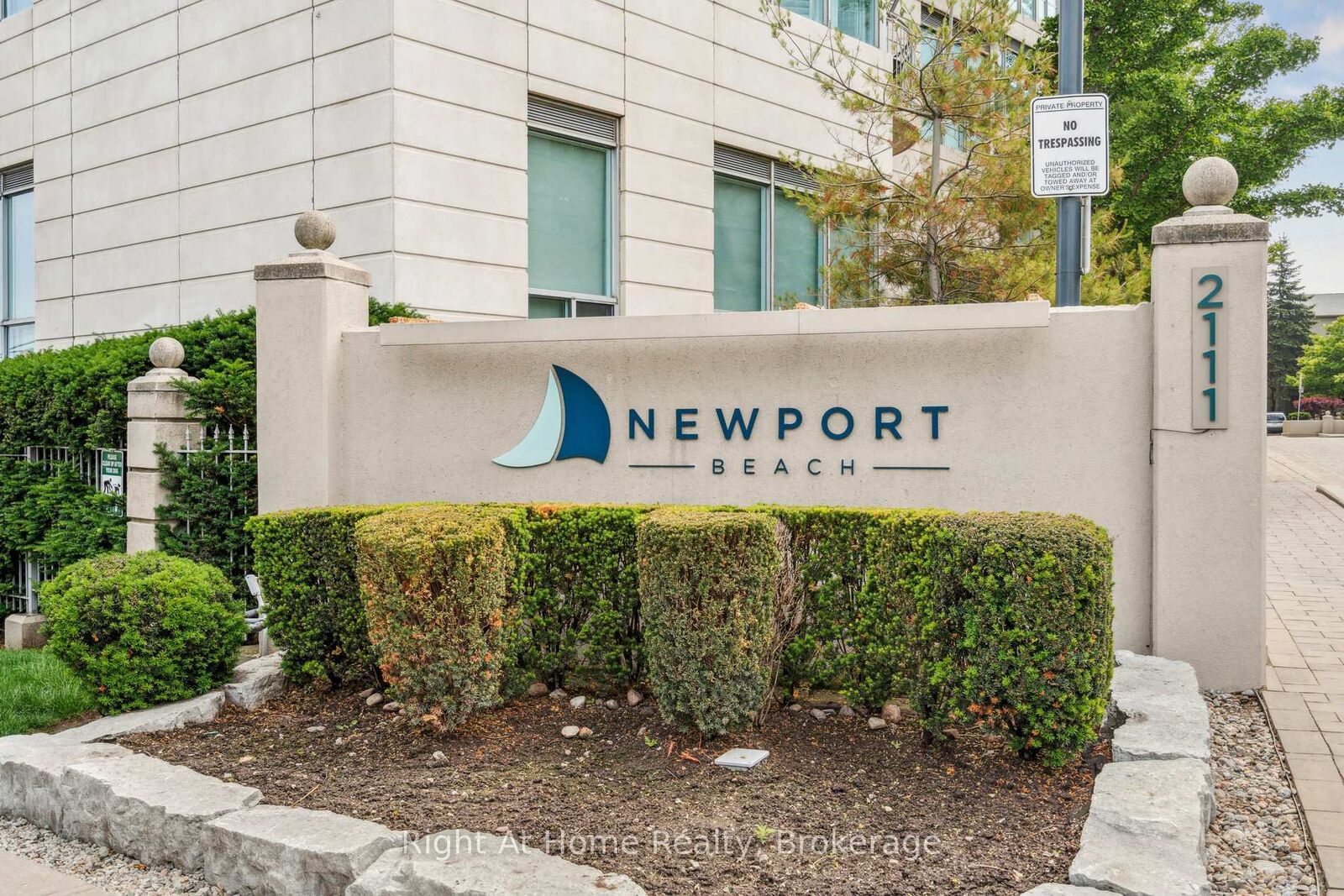 Property Photo: 2111 Lake Shore Boulevard W 605 ON M8V 4B2