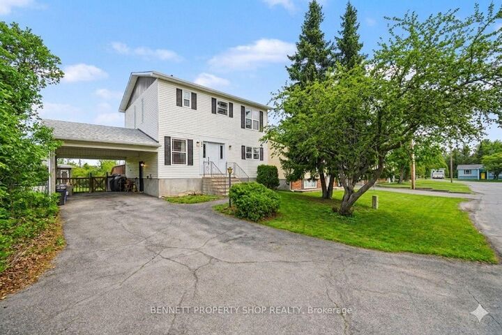 22 Poole Creek Crescent — photo 1