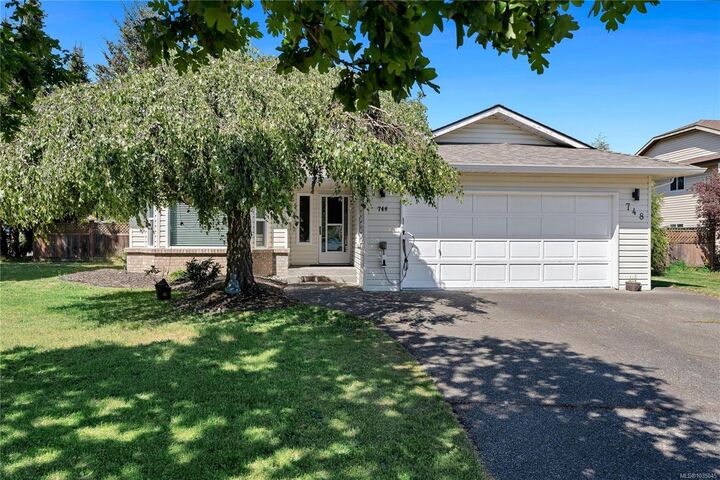 Property Photo: 748 Macan Pl BC V9B 5P4