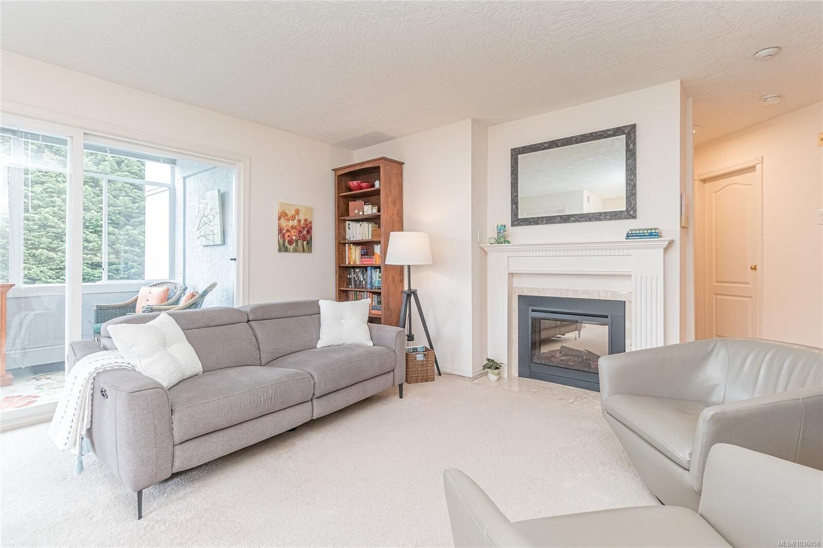 Property Photo:  3931 Shelbourne St 208  BC V8P 4H9 
