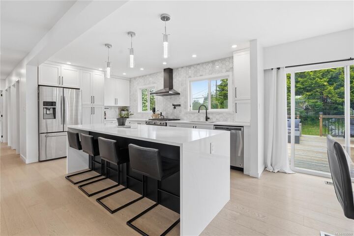 4261 Carey Rd — photo 1