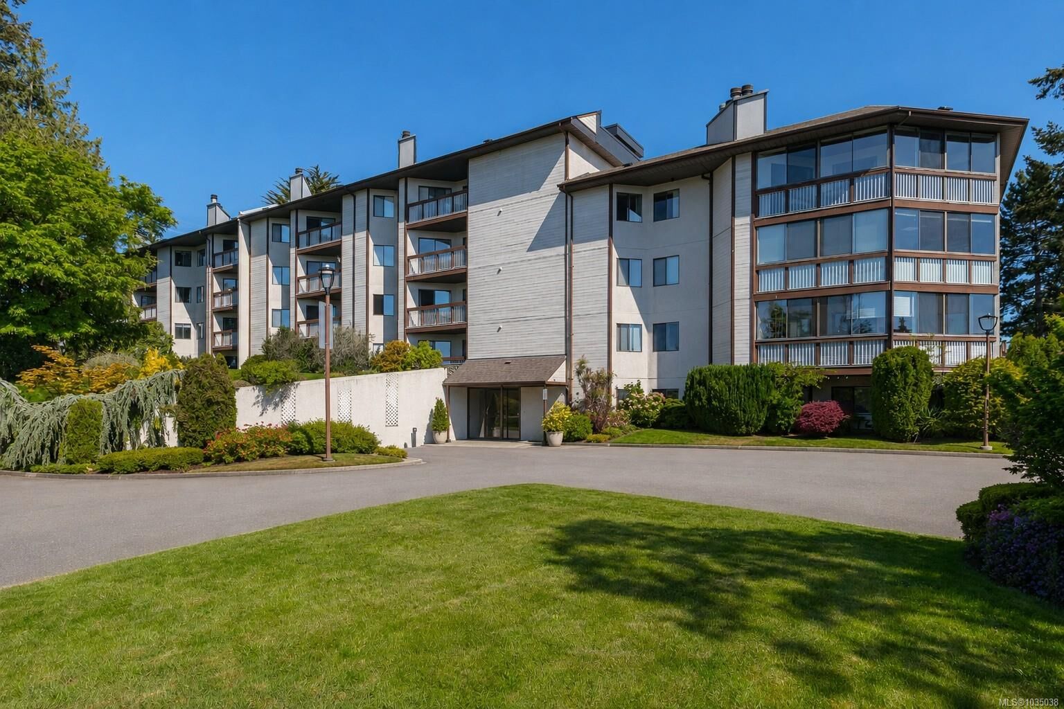 Property Photo:  69 Gorge Rd W 303  BC V9A 1L9 