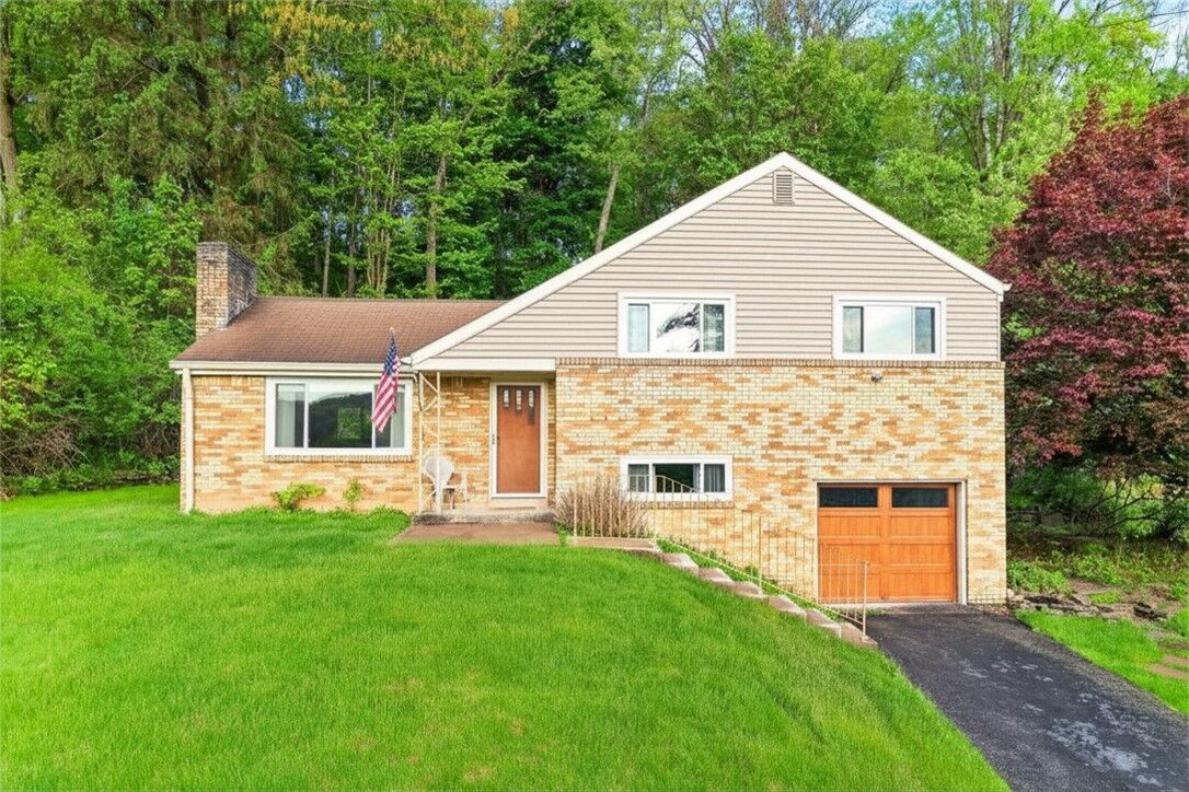 Property Photo: 3975 Green Valley Drive PA 15116