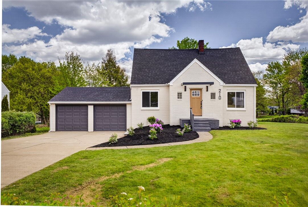 Property Photo:  210 W Woodland Dr  PA 15001 