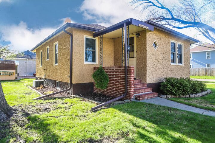Property Photo:  1102 S Jay Street  SD 57401 