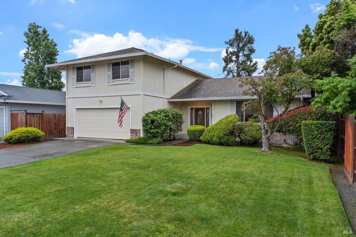 Property Photo:  812 Marguerite Way  CA 94954 