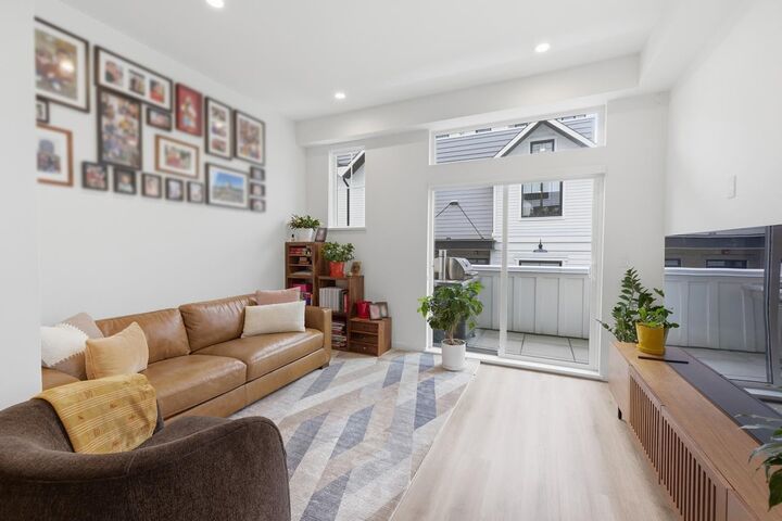 Property Photo:  237 Ridgeway Avenue 13  BC V7L 0H6 