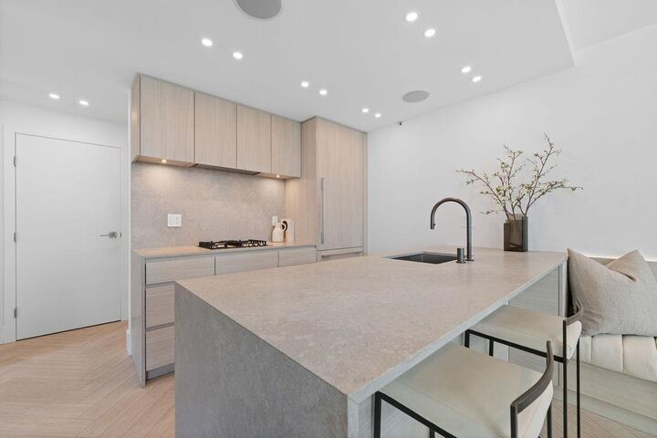 Property Photo:  1438 Richards Street 2206  BC V6Z 3B8 