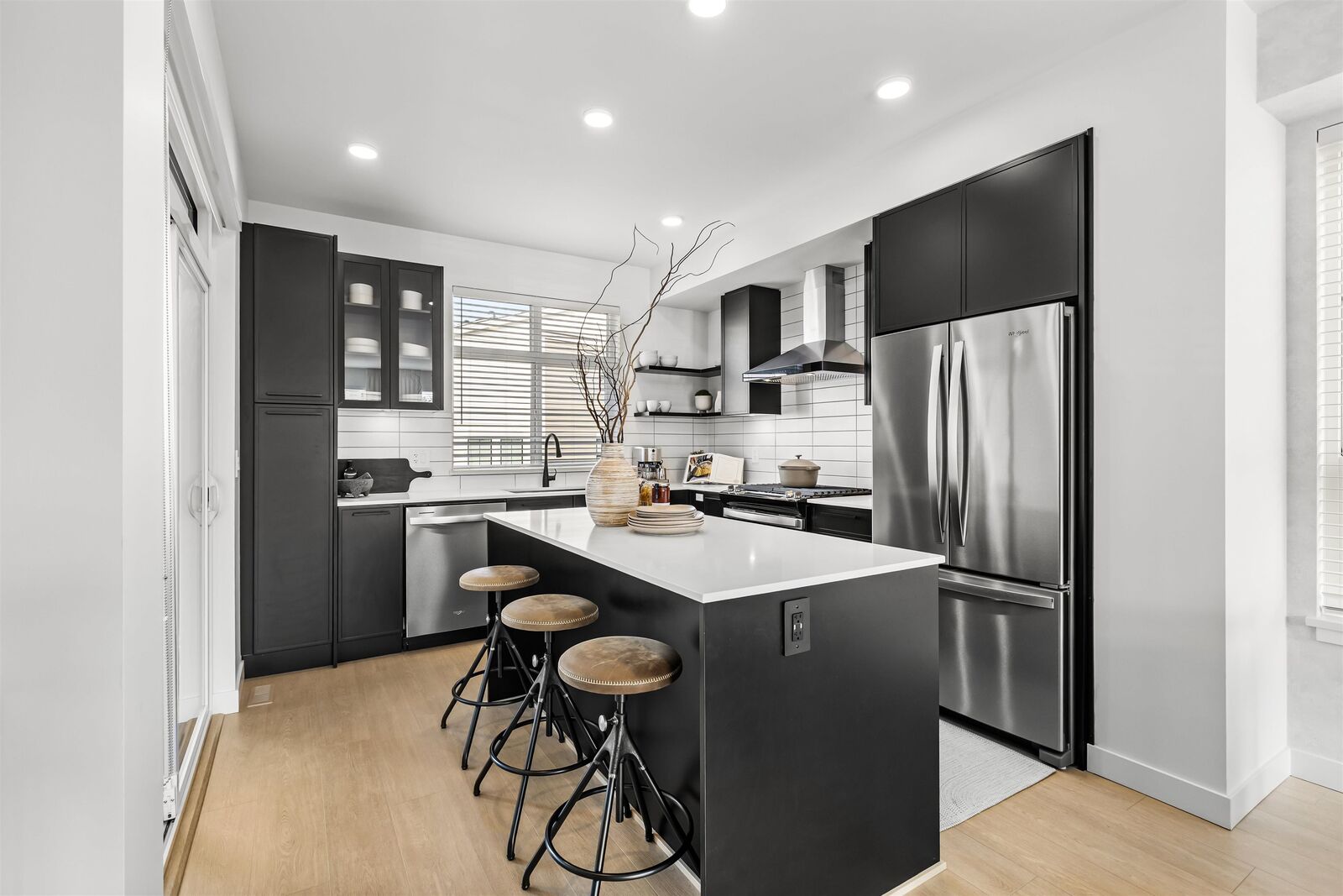 Property Photo:  2891 Montrose Avenue 34  BC N0N 0N0 
