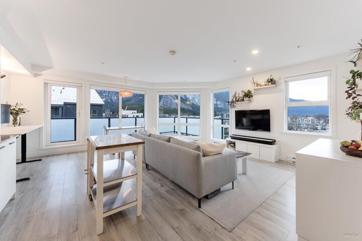 Property Photo:  38013 Third Avenue 602  BC V8B 0Z8 