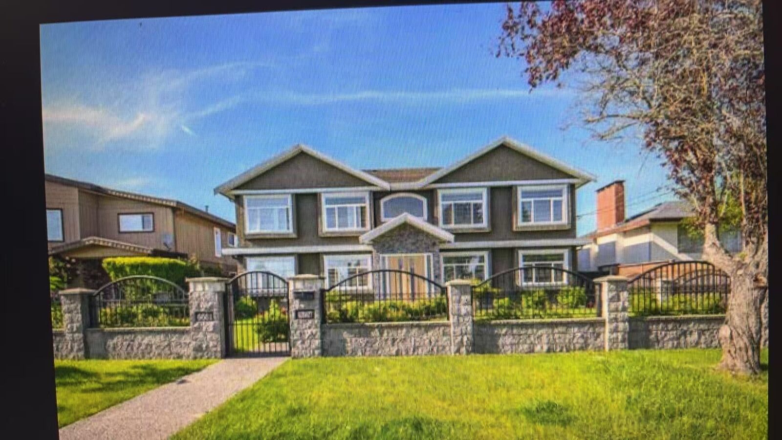 Property Photo:  6661 Aubrey St Ground Level  BC V5B 2E3 