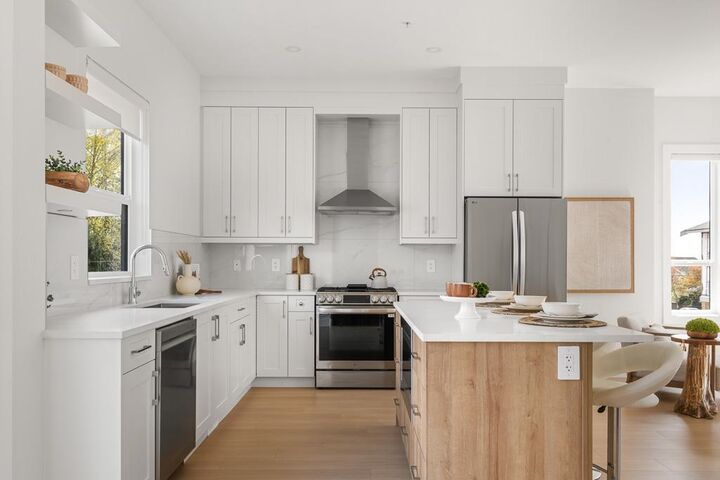 20645 68 Avenue 9 — photo 1