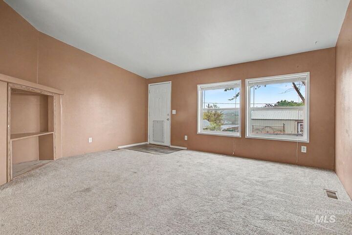 Property Photo:  1133 Riverview St  ID 83501 