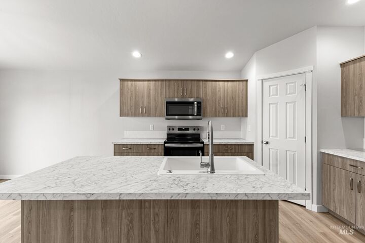 Property Photo: 582 Oliver St ID 83617