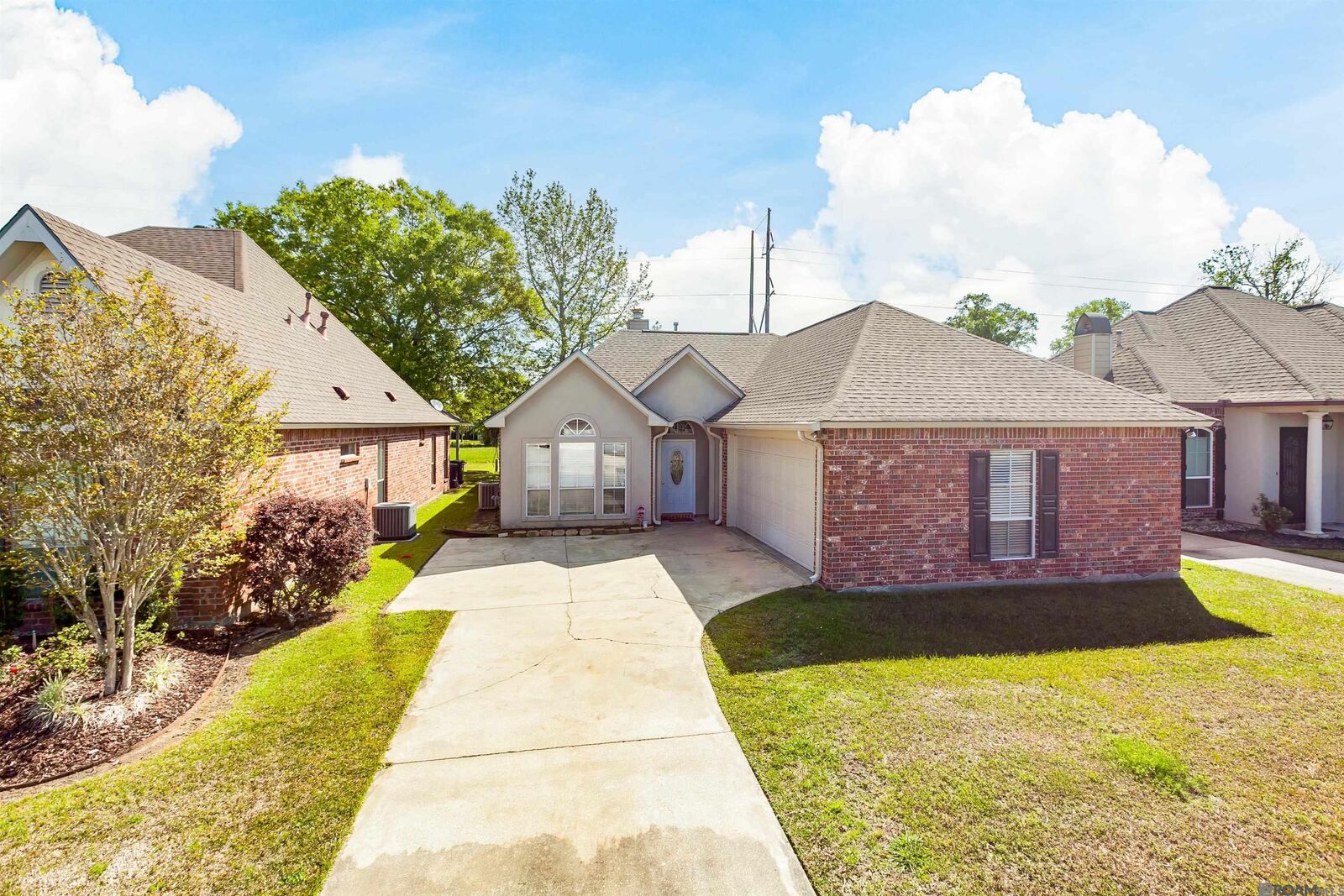 Property Photo: 2129 Hunters Trail Dr LA 70816
