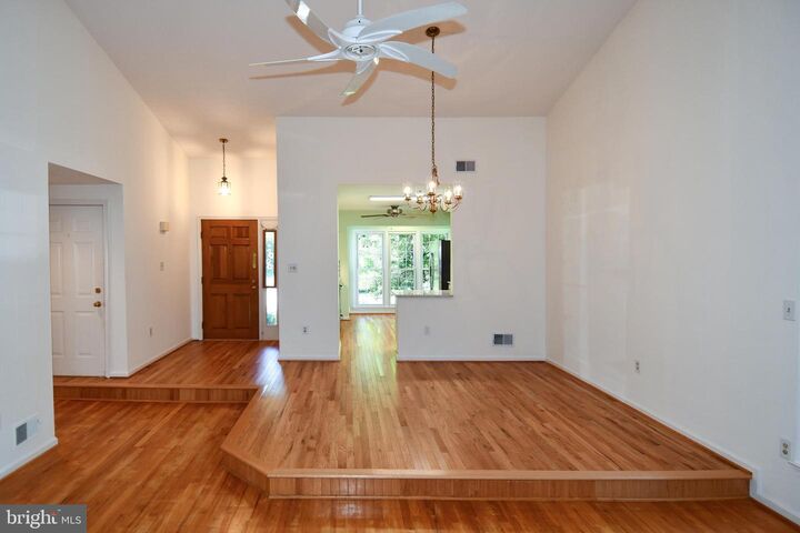 Property Photo:  6730 Anders Terrace  VA 22151 