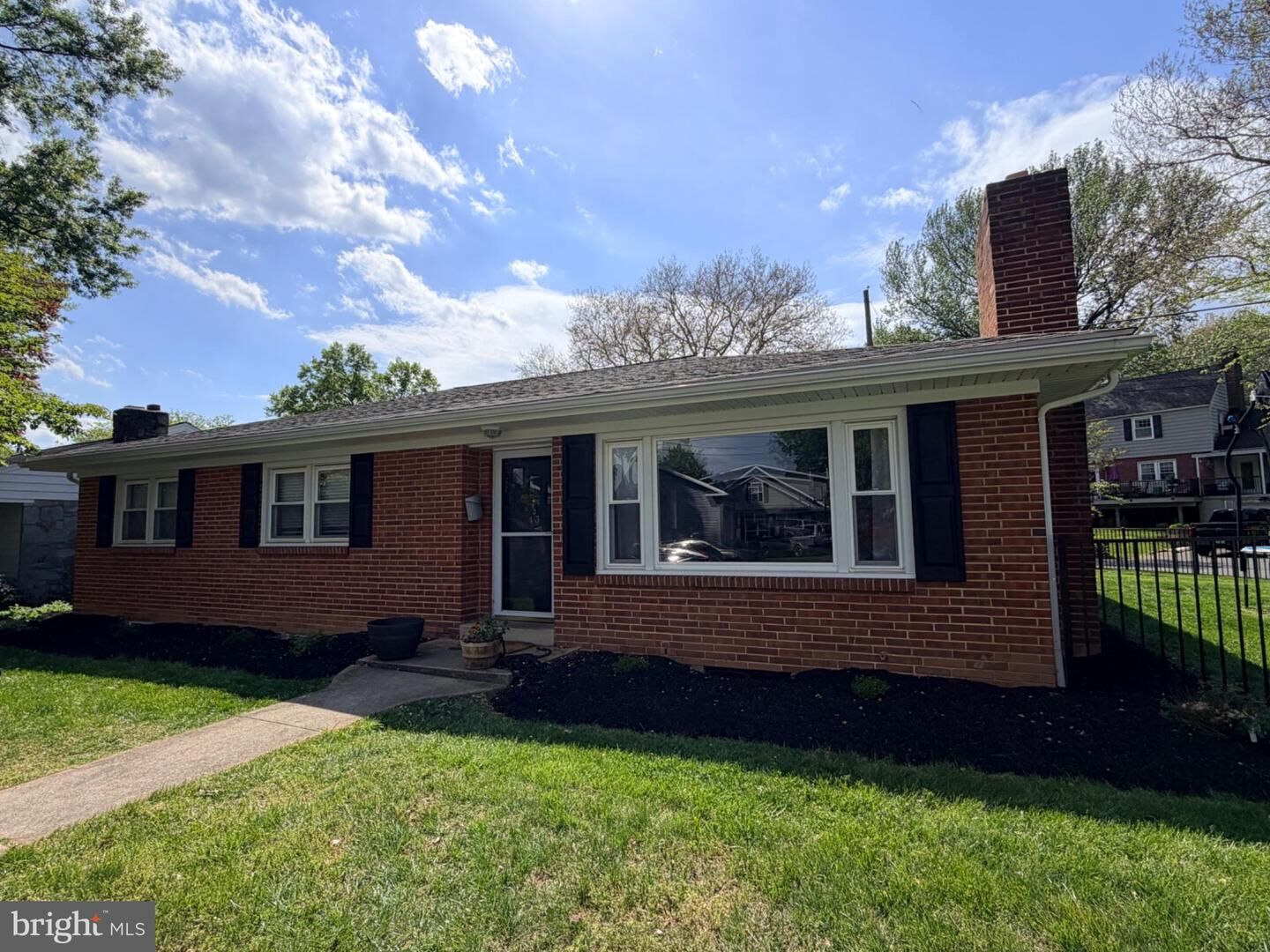 Property Photo:  43 Oak Lane  PA 17033 