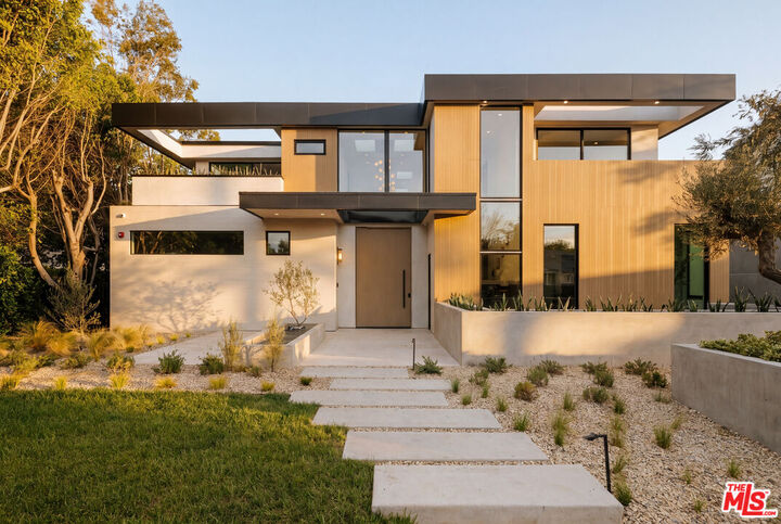 Property Photo:  605 N Rexford Dr  CA 90210 