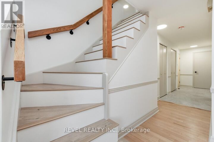 Property Photo:  5 Sandhurst Court  ON K1V 9W9 