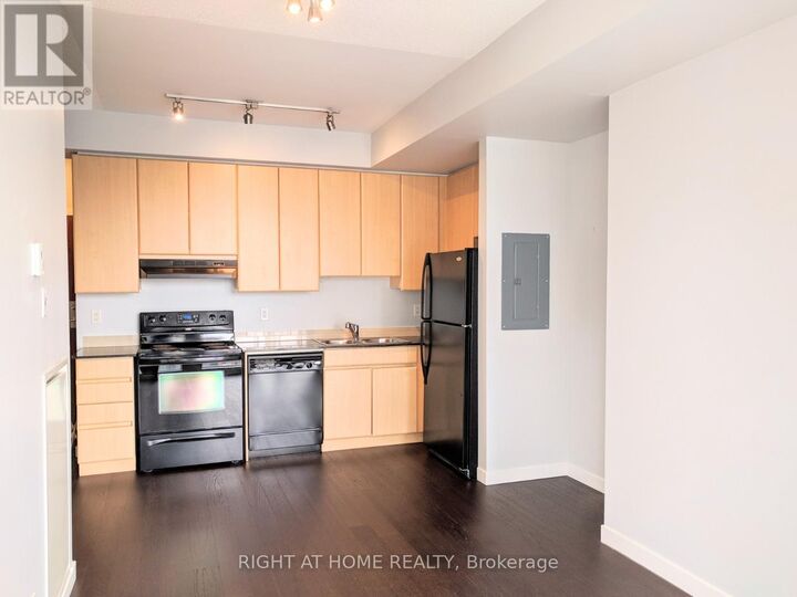 Property Photo:  30 Canterbury Place 803  ON M2N 0B9 