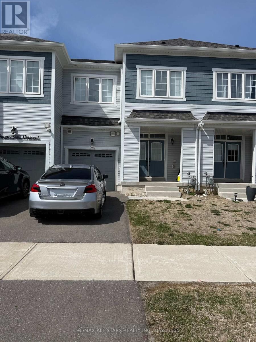 Property Photo:  703 Potawatomi Crescent  ON L9V 3Y4 