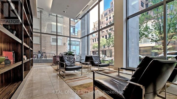 Property Photo:  38 Grenville Street 3107  ON M4Y 1A5 