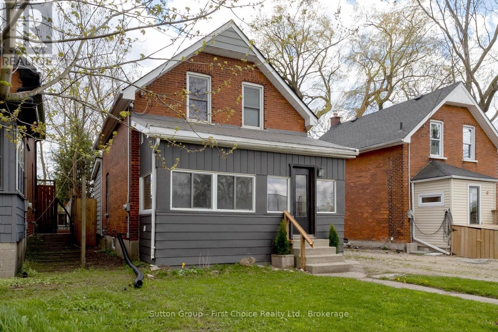 Property Photo:  383 Douro Street  ON N5A 3S8 
