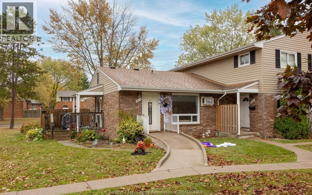 Property Photo:  2915 Meadowbrook Lane 10  ON N8T 3C4 