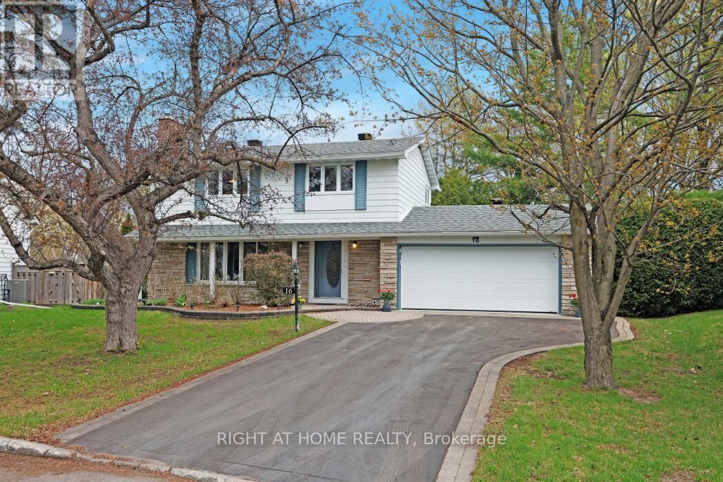 Property Photo:  16 Lambert Drive  ON K2H 5Y4 
