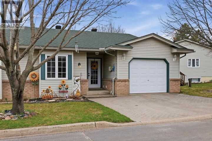 Property Photo:  571-4 North St  ON P6B 6K7 
