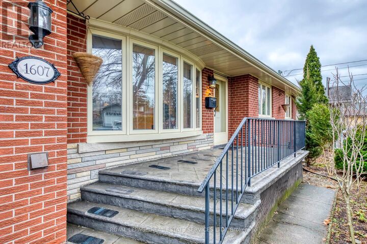 Property Photo:  1607 Ewald Road  ON L5G 4C4 