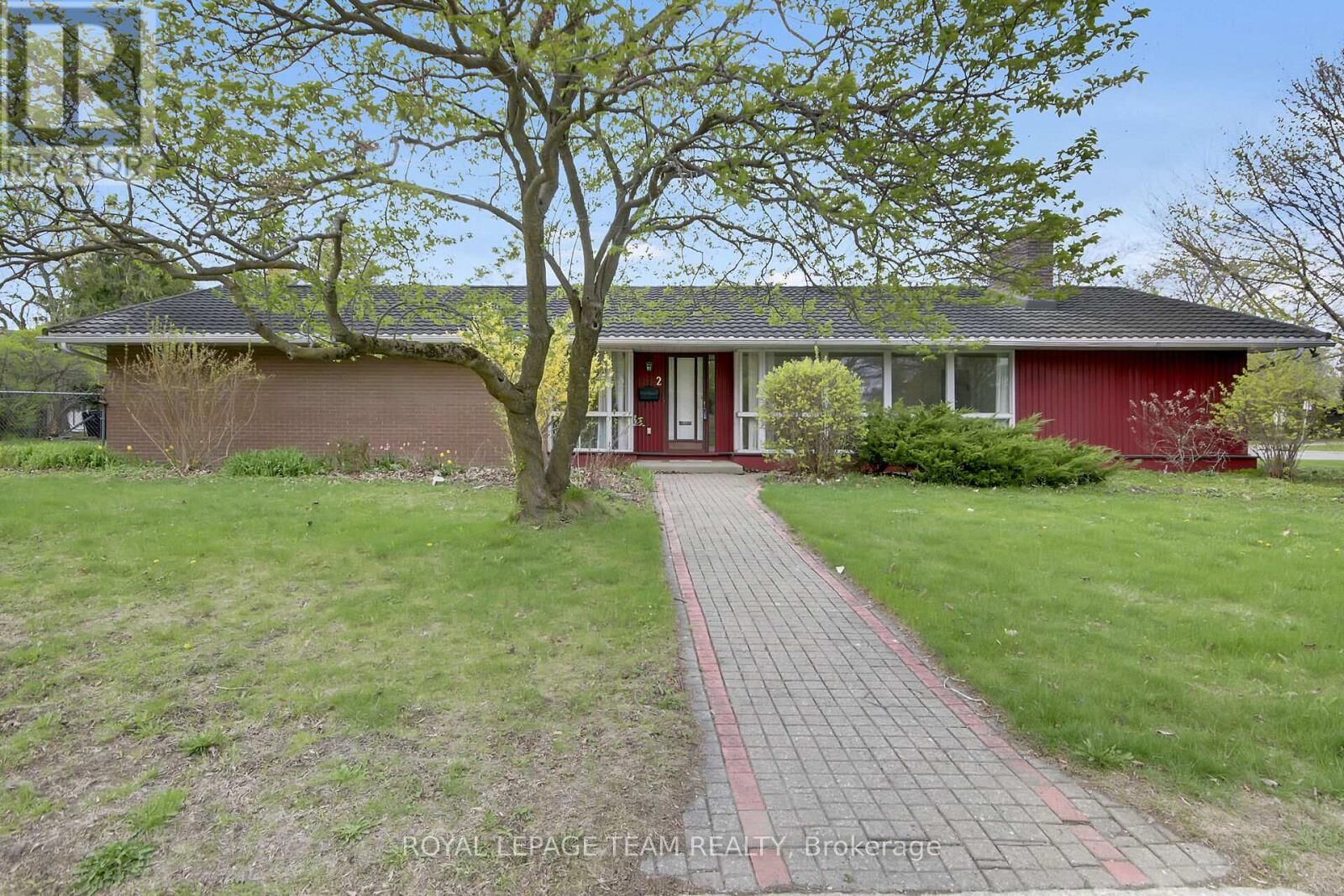 Property Photo:  2 Aleutian Road  ON K2H 7C8 