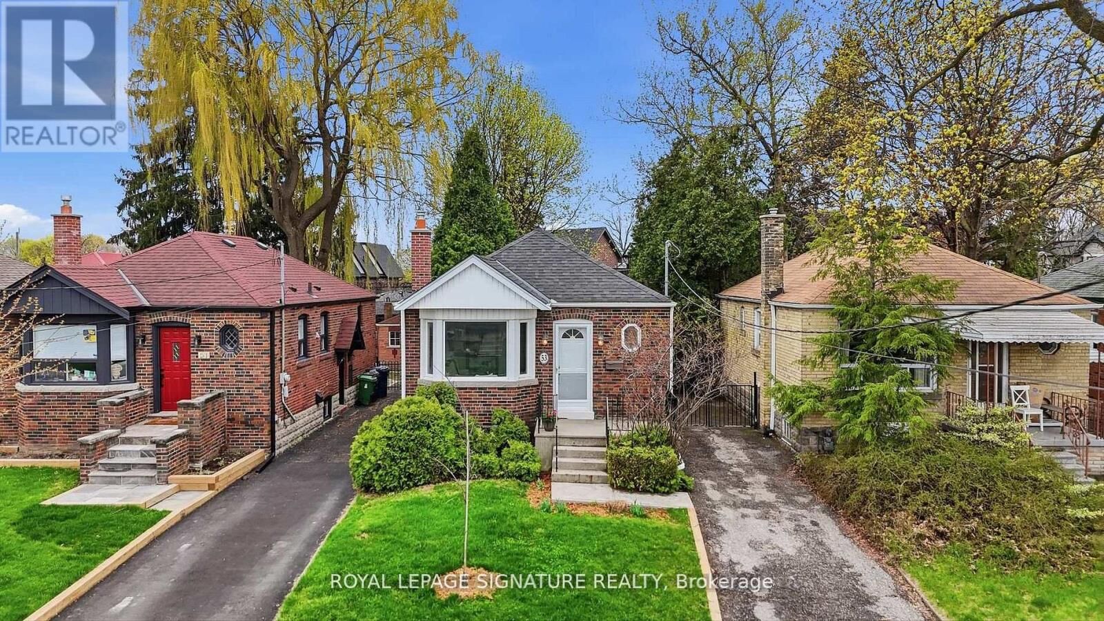 Property Photo:  53 Juliet Crescent  ON M6M 1N5 