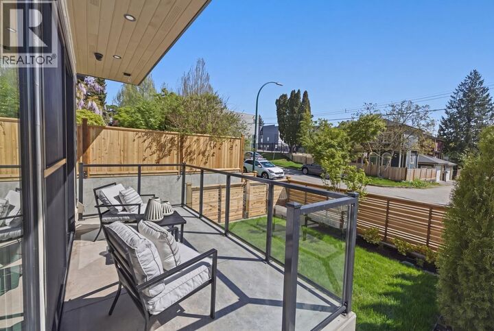 Property Photo:  625 East 24th Avenue 1  BC V5V 2A3 