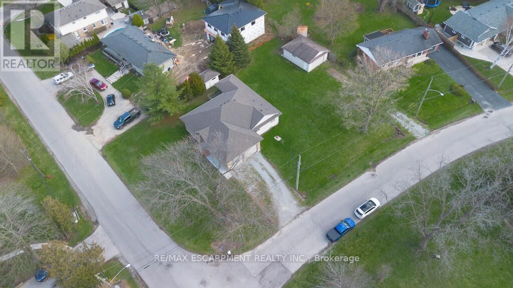 Property Photo:  80 Lister Avenue  ON L9B 1E2 