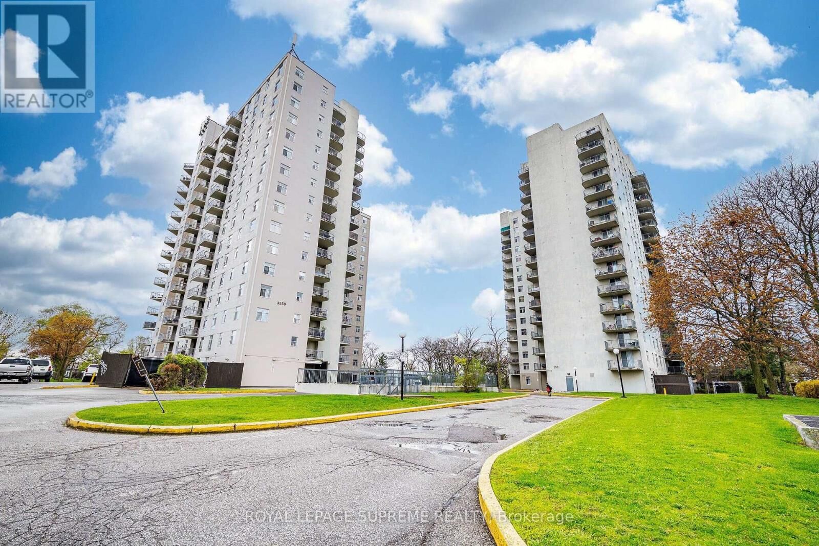 Property Photo:  3559 Eglinton Avenue West 409  ON M6M 5C6 