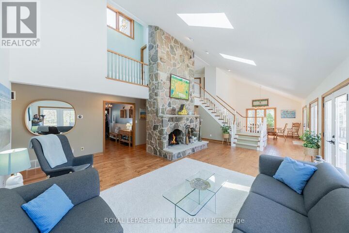 Property Photo:  10441 Pinetree Drive  ON N0M 1T0 