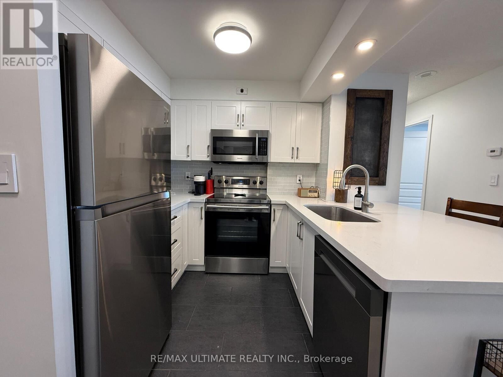 Property Photo:  1765 Queen Street East 312  ON M4L 3Z2 