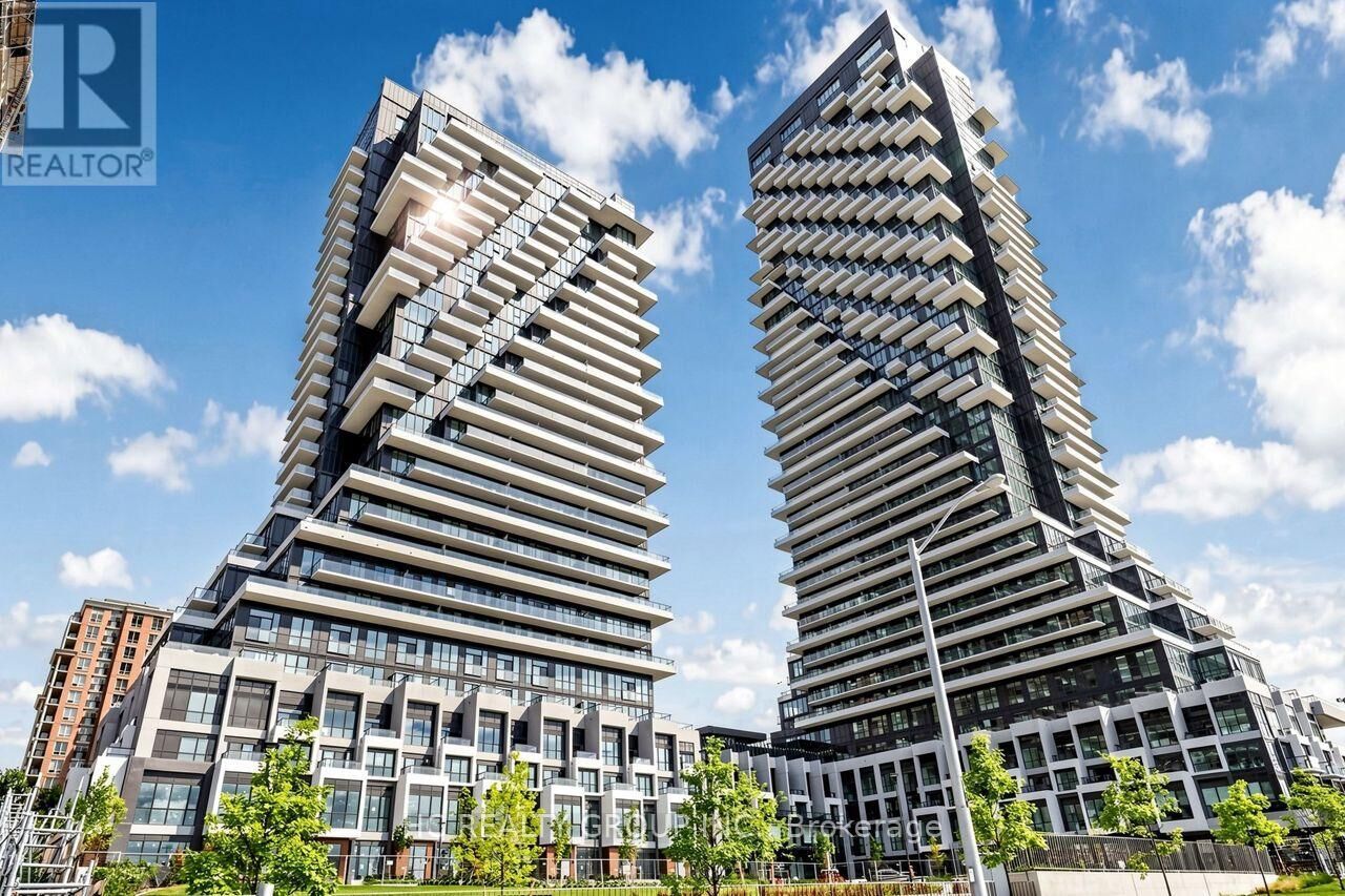 Property Photo:  30 Inn On The Park Drive 215  ON M3C 0P7 