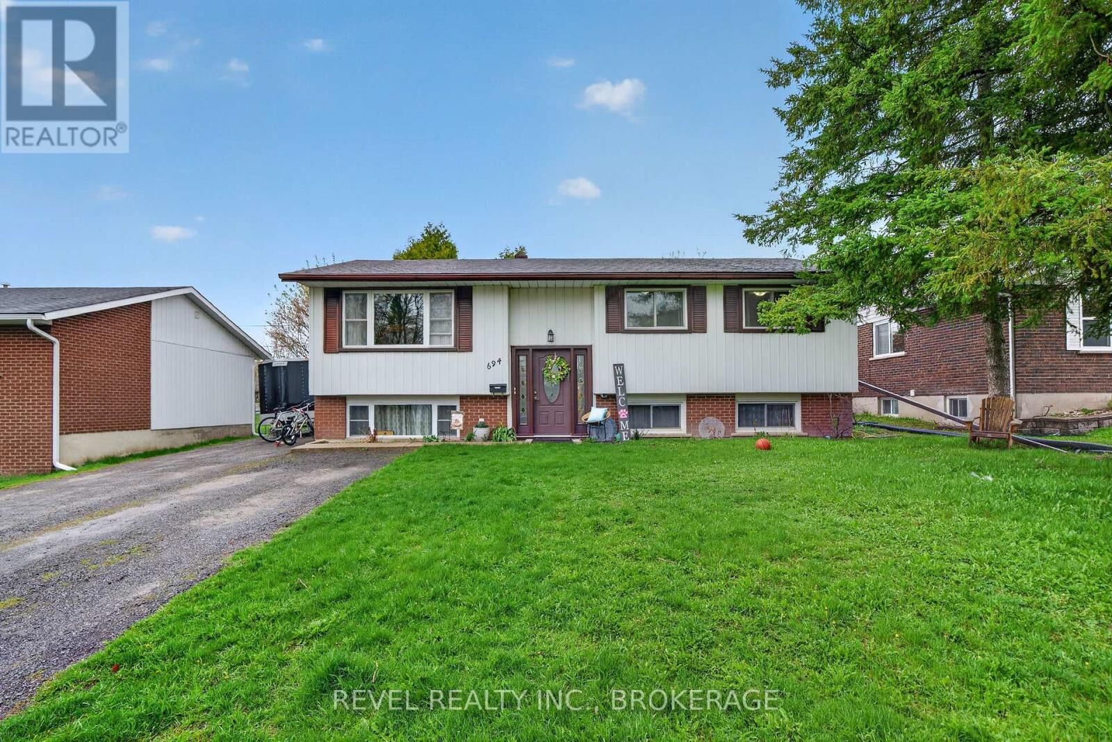 Property Photo:  694 High Gate Park Drive  ON K7M 5Z9 