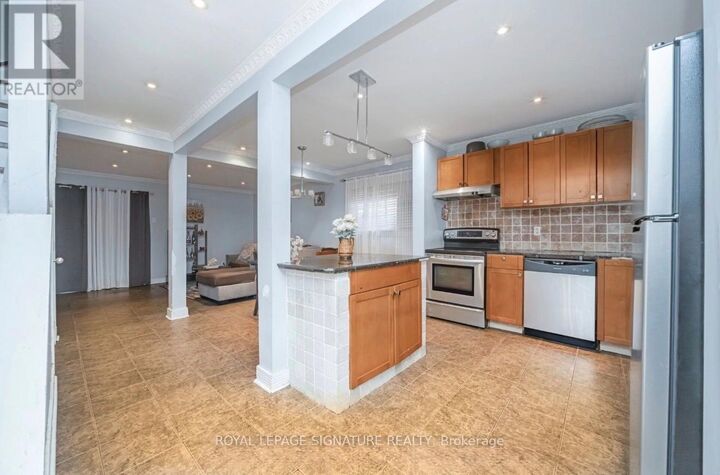 Property Photo:  19 Gatsby Square Room 1  ON L6S 2H4 