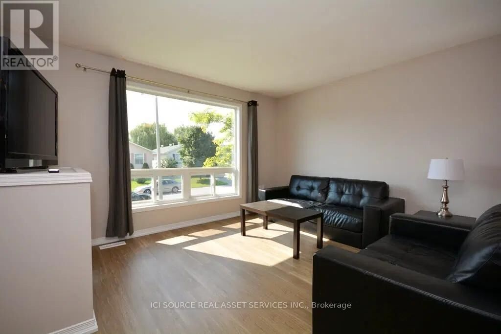 Property Photo:  26 Louise Lane Main Fl  ON L3V 7W1 