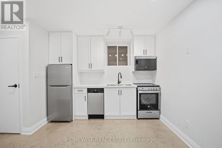 Property Photo:  2563 Dundas Street West 5  ON M6P 1X6 