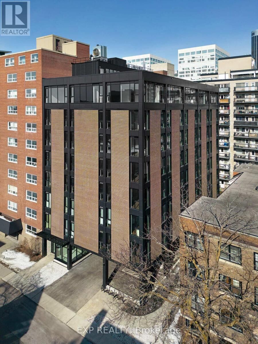 Property Photo: 331 Cooper Street 803 ON K2P 0G5