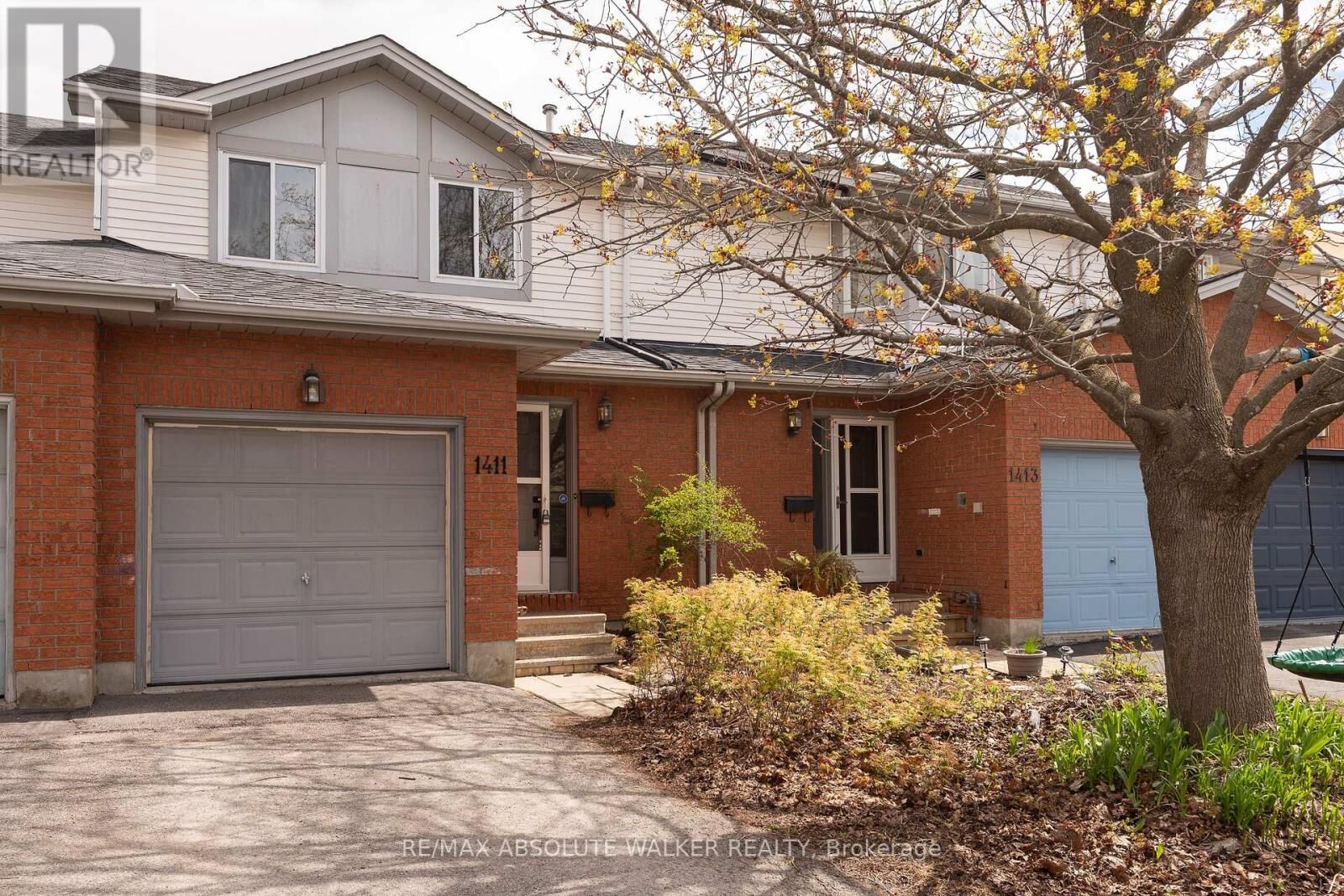 Property Photo:  1411 Caravel Crescent  ON K1E 3X4 