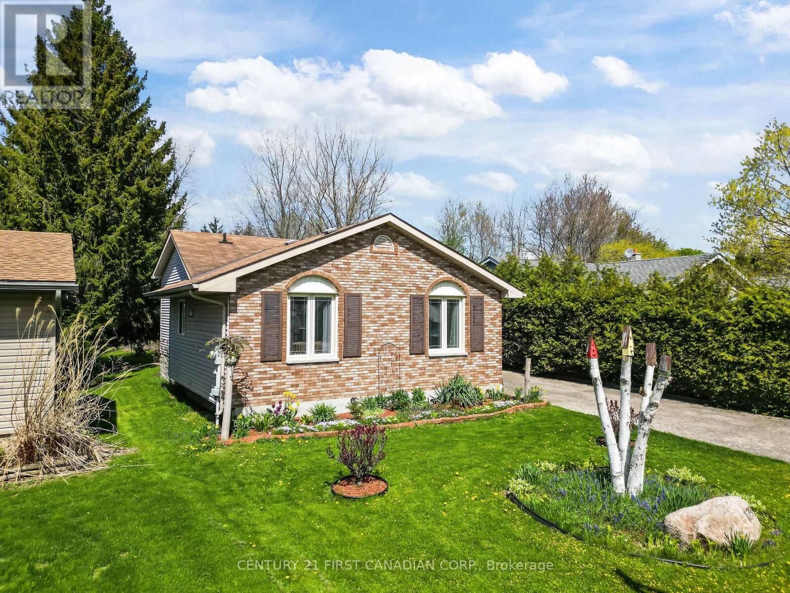 Property Photo:  129 Albert Street  ON N0M 2J0 