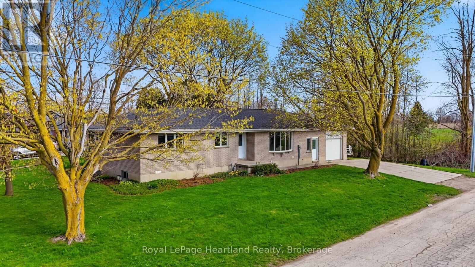 Property Photo:  85 William Street East  ON N0G 1Z0 