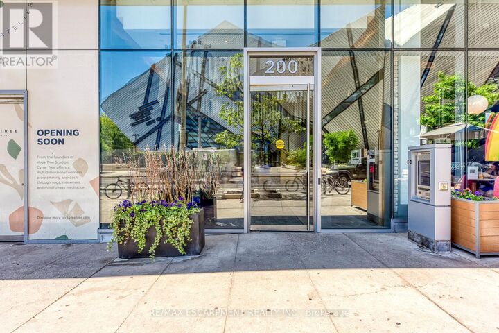 Property Photo:  200 Bloor Street West 2504  ON M5S 1T8 