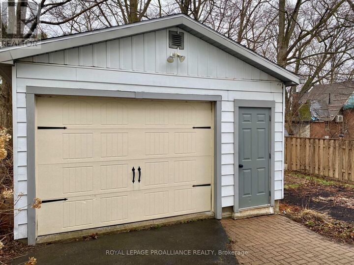Property Photo:  37 Orchard Street  ON K6V 2J6 