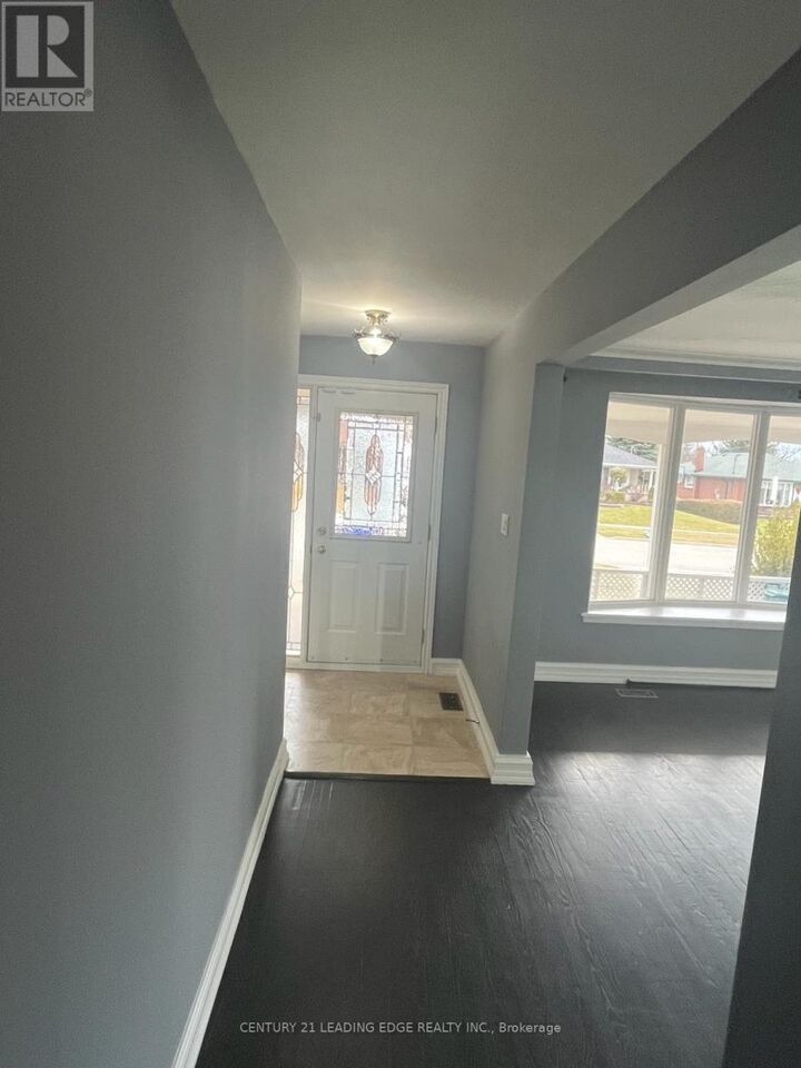 Property Photo:  912 Crocus Crescent  ON L1N 2A7 